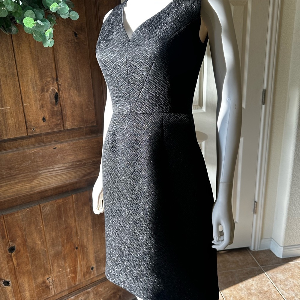 Isaac Mizrahi Textured Black V-Neck Cocktail Dress Size 4
